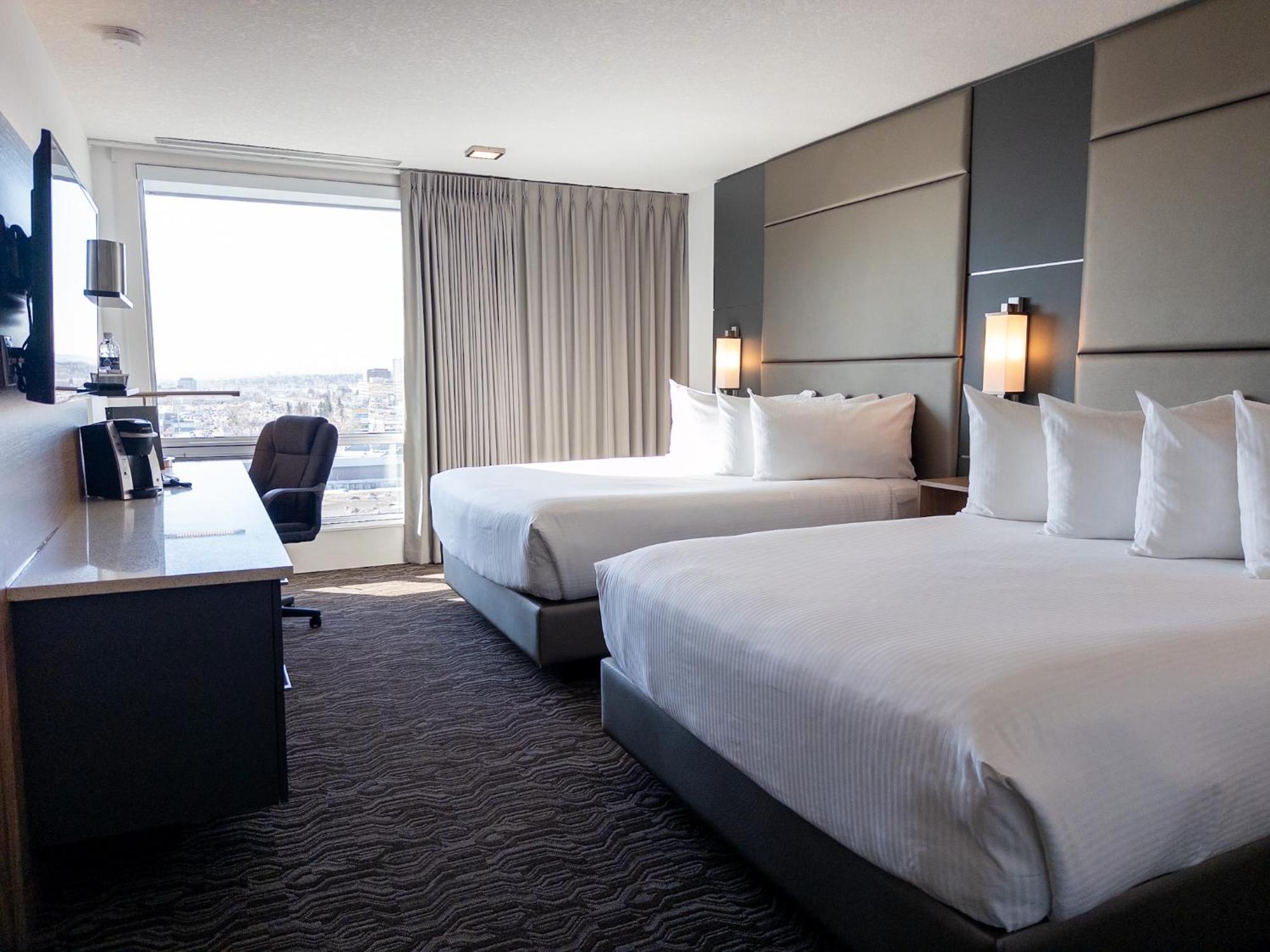 Carriage House Hotel And Conference Centre Calgary Exterior photo