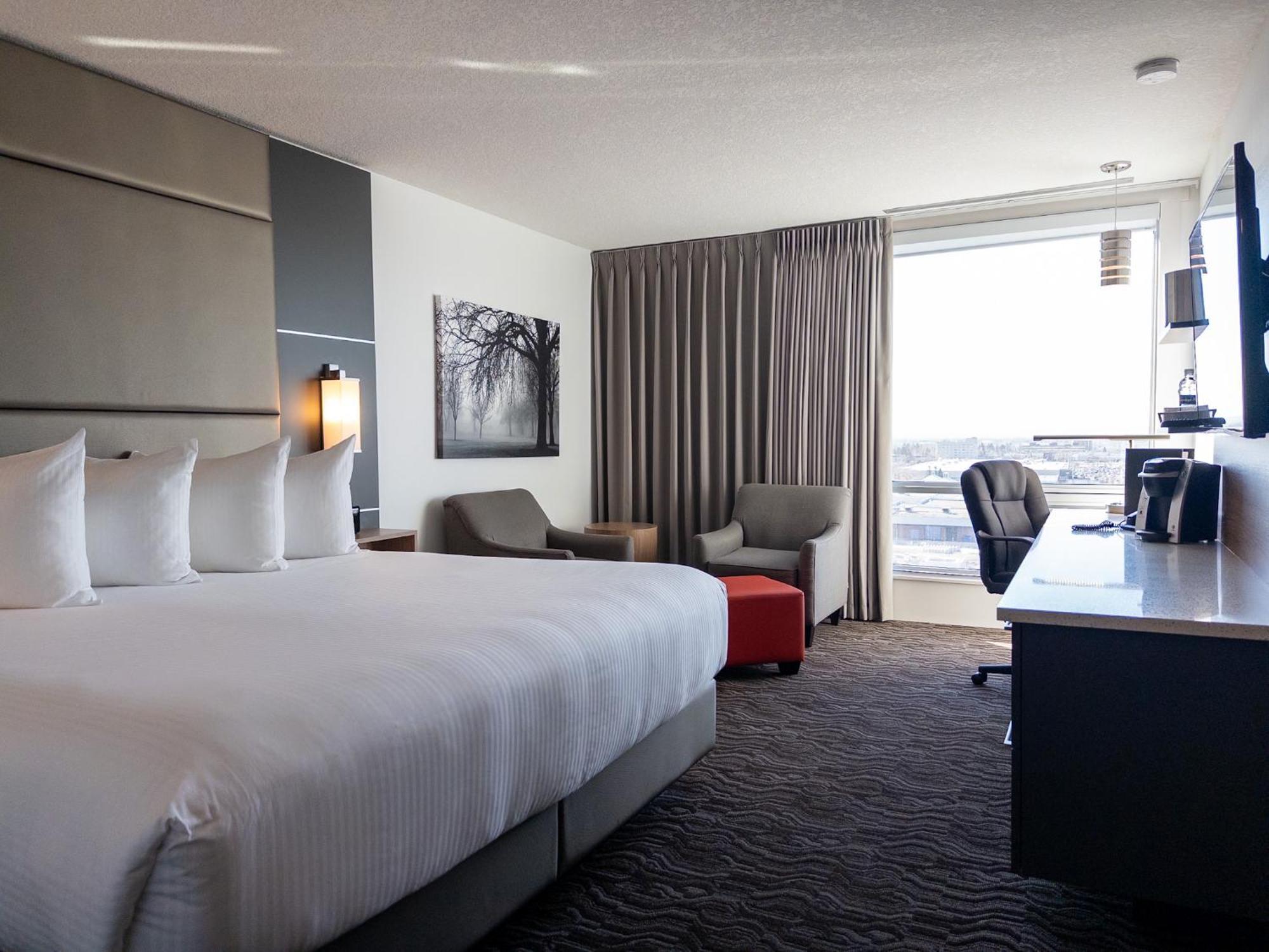 Carriage House Hotel And Conference Centre Calgary Exterior photo