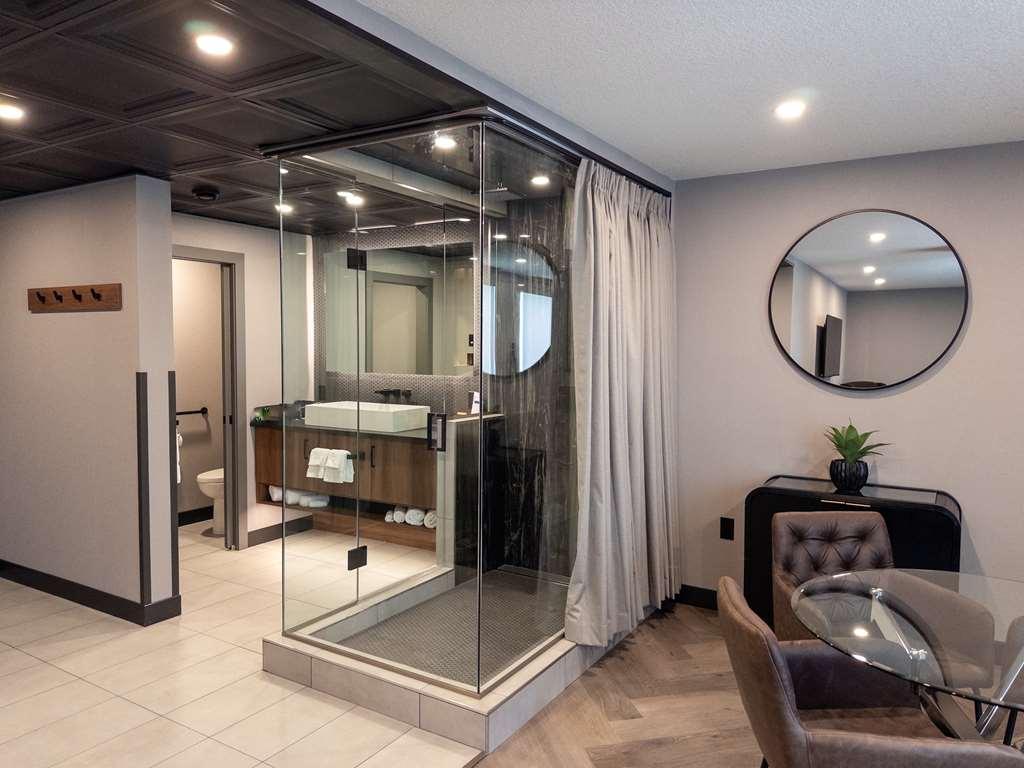 Carriage House Hotel And Conference Centre Calgary Room photo