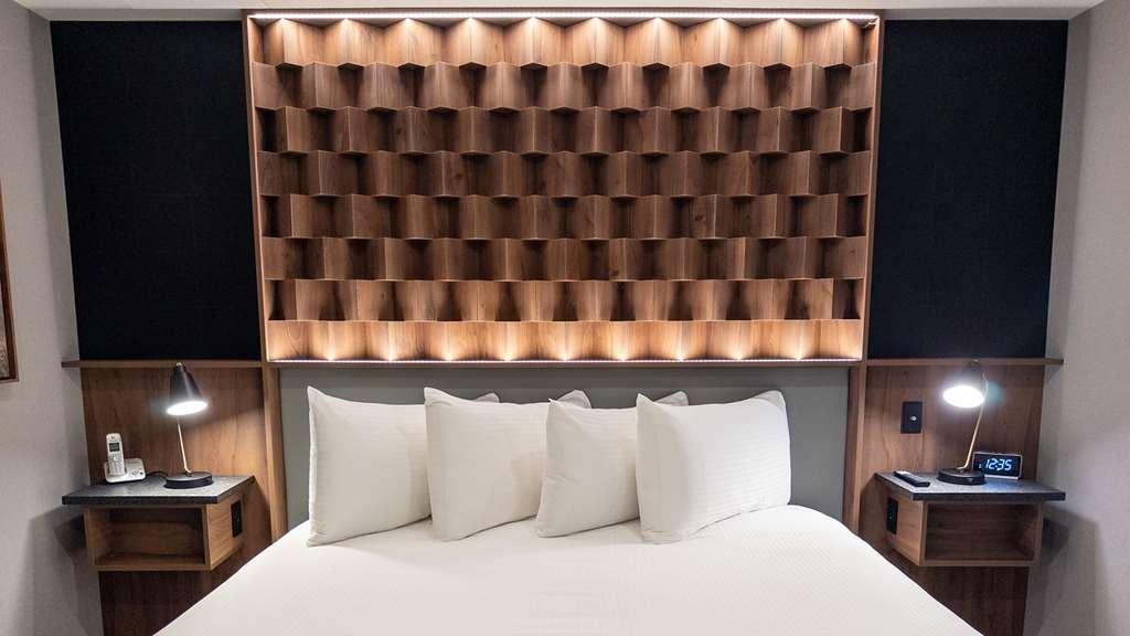 Carriage House Hotel And Conference Centre Calgary Room photo
